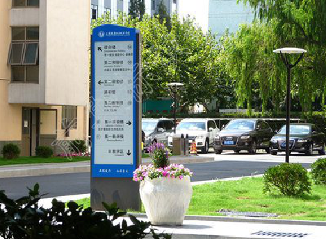 南江哪些因素影响宣传栏的制作？